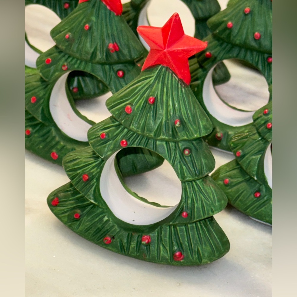 Festive Set of 8 Hand Painted Green Christmas Tree Napkin Rings with Red Stars - Picture 3 of 5